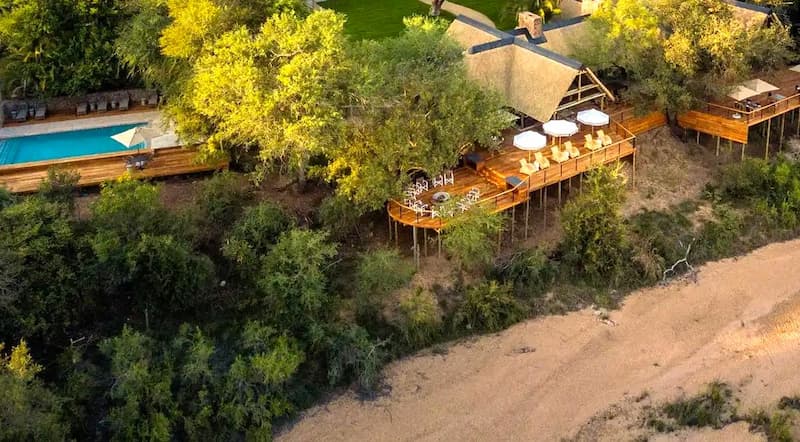 Thornybush Game Lodge deck